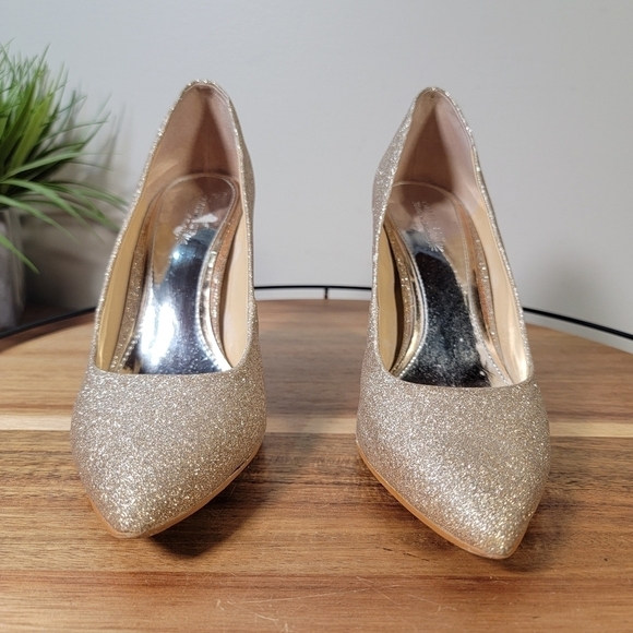 Gianni Bini Platinum Collection Sparkly Gold Stiletto Heels Size 7.5 - Picture 5 of 17